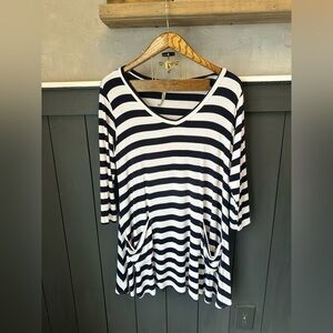 Comfy USA Navy and White Striped Pockets Long Sleeve Sharkbite Hem Tunic size L